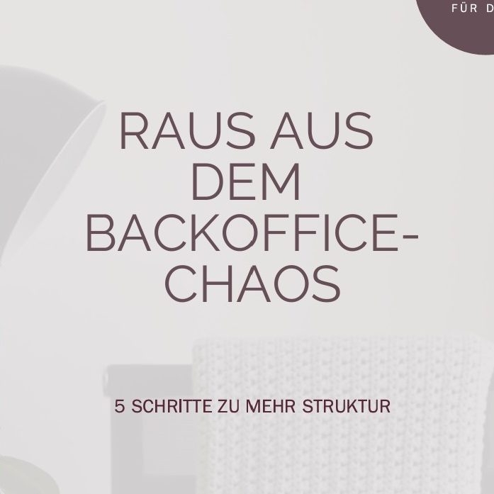 Text: "Raus aus dem Backoffice-Chaos. 5 Schritte zu mehr Struktur."